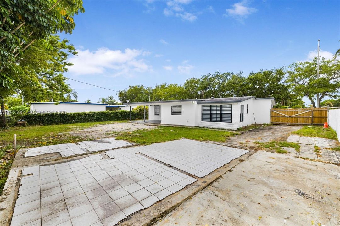 For Sale: $675,000 (3 beds, 2 baths, 1367 Square Feet)