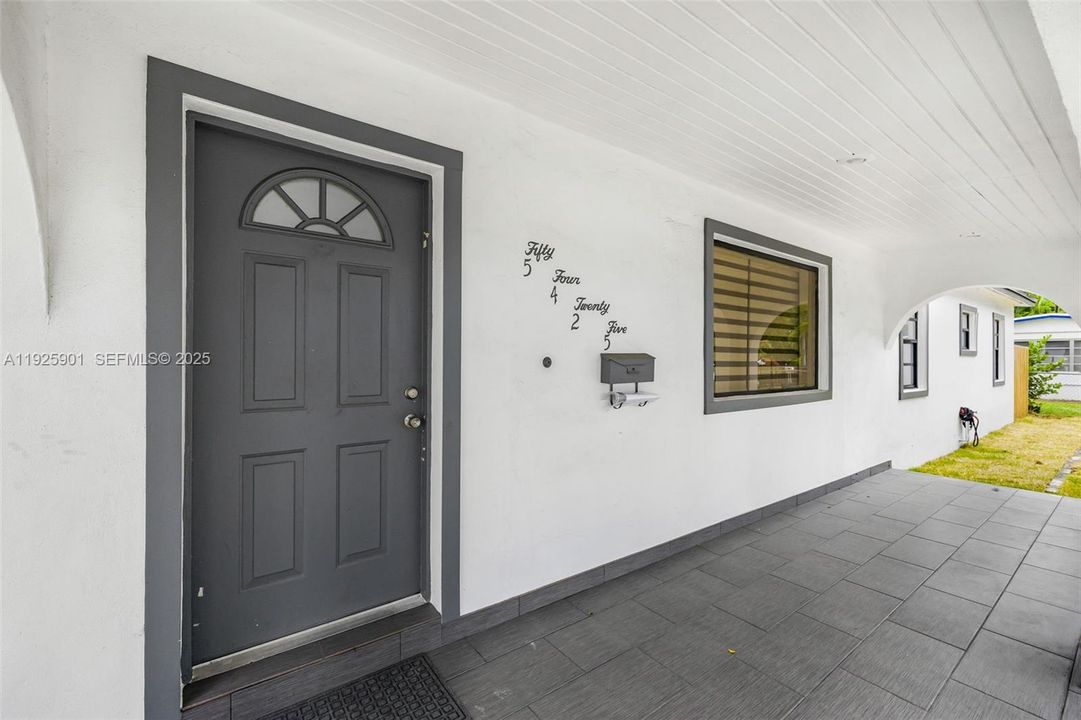 For Sale: $675,000 (3 beds, 2 baths, 1367 Square Feet)