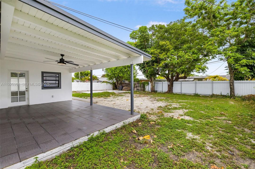 For Sale: $675,000 (3 beds, 2 baths, 1367 Square Feet)