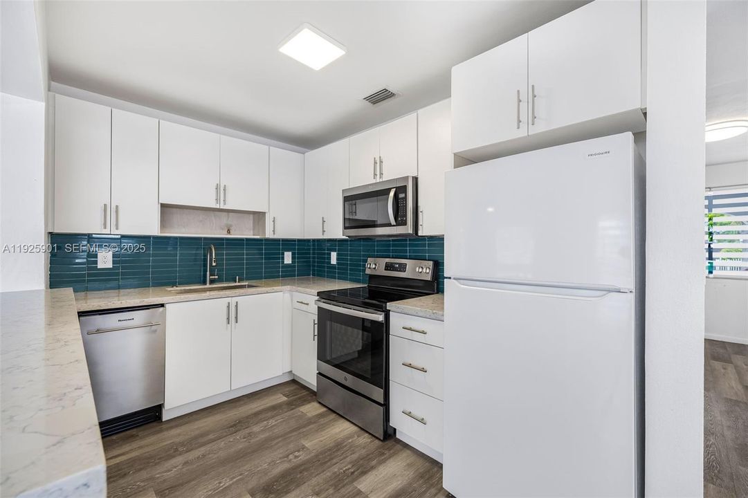 For Sale: $675,000 (3 beds, 2 baths, 1367 Square Feet)