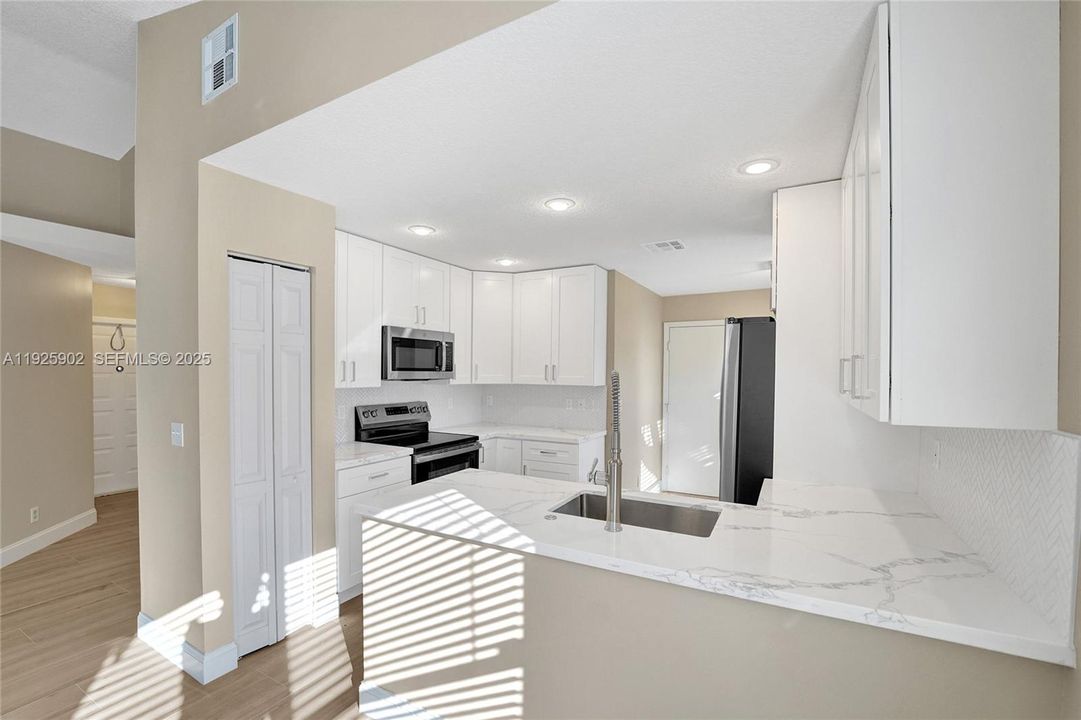 For Rent: $3,950 (2 beds, 2 baths, 1236 Square Feet)