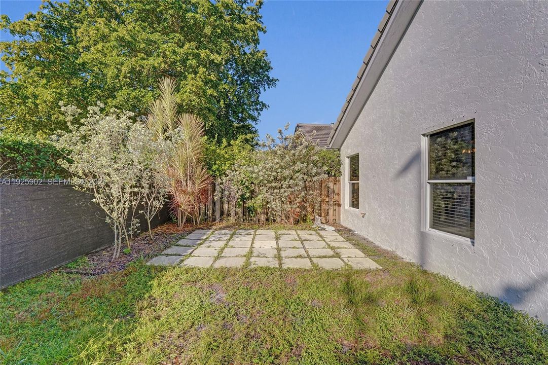 For Rent: $3,950 (2 beds, 2 baths, 1236 Square Feet)