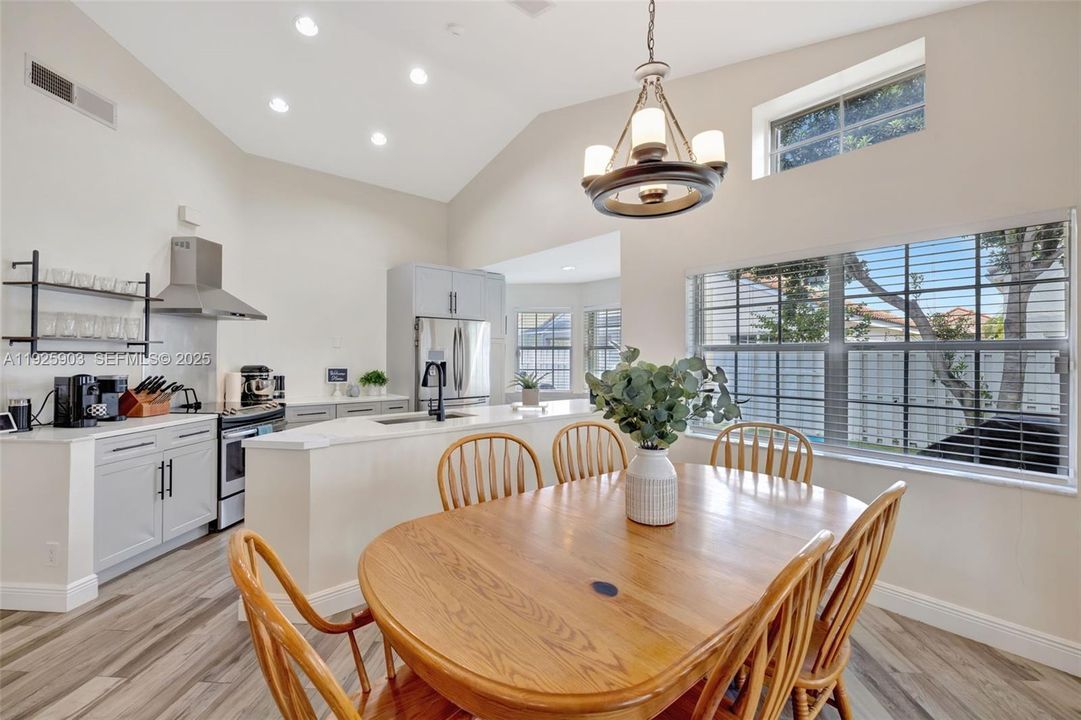 В аренду: $3,300 (2 спален, 2 ванн, 1225 Квадратных фут)