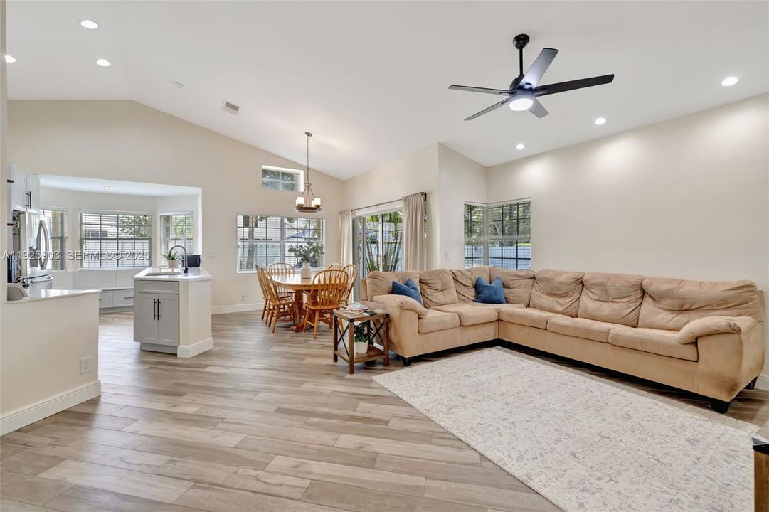 В аренду: $3,300 (2 спален, 2 ванн, 1225 Квадратных фут)