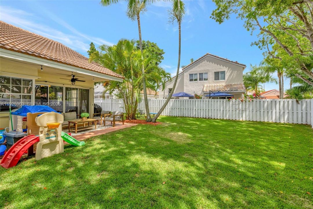 В аренду: $3,300 (2 спален, 2 ванн, 1225 Квадратных фут)