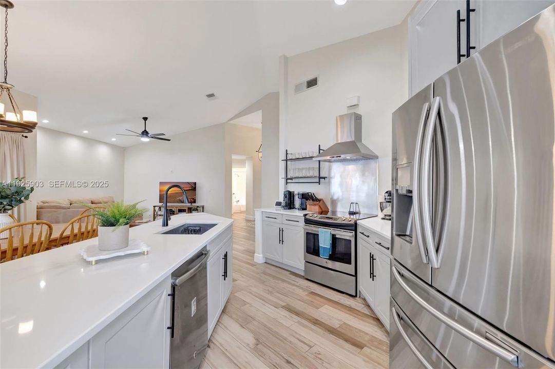 В аренду: $3,300 (2 спален, 2 ванн, 1225 Квадратных фут)