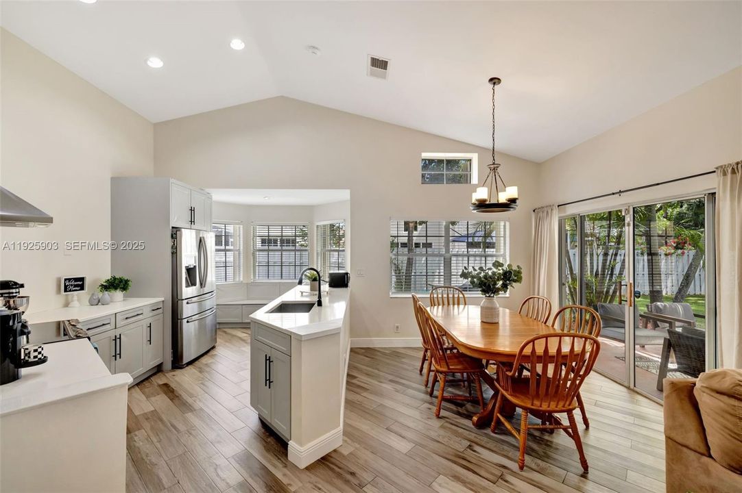 В аренду: $3,300 (2 спален, 2 ванн, 1225 Квадратных фут)