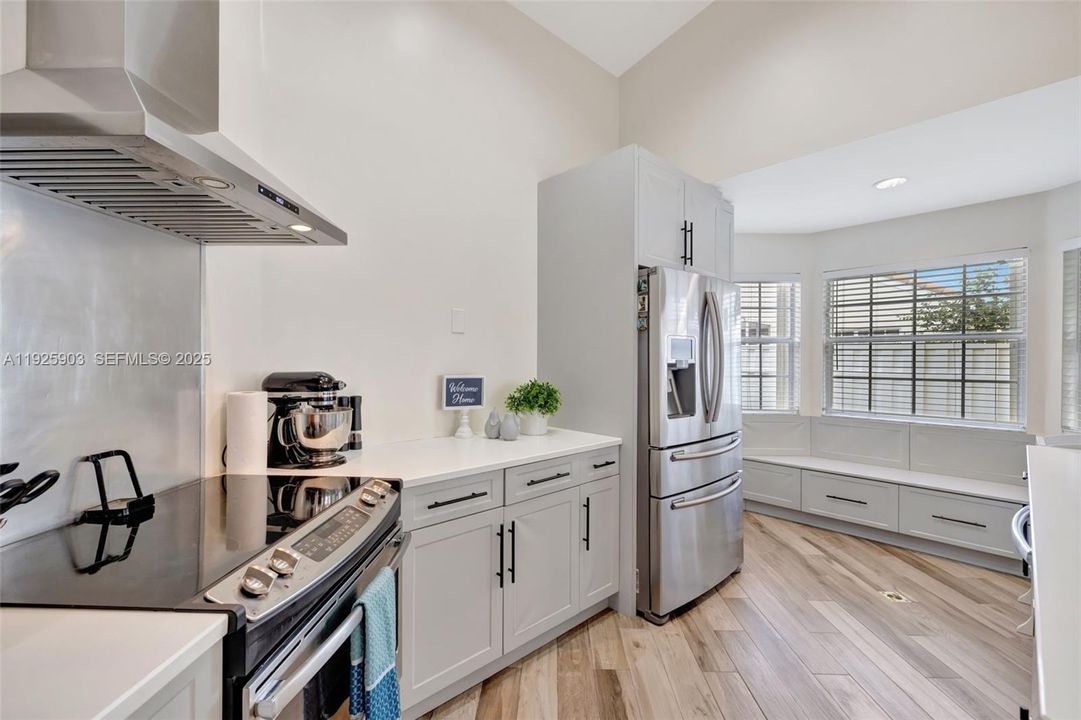 В аренду: $3,300 (2 спален, 2 ванн, 1225 Квадратных фут)