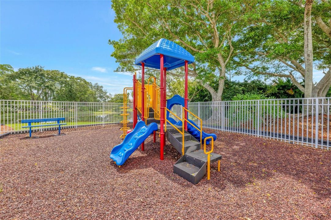 В аренду: $3,300 (2 спален, 2 ванн, 1225 Квадратных фут)