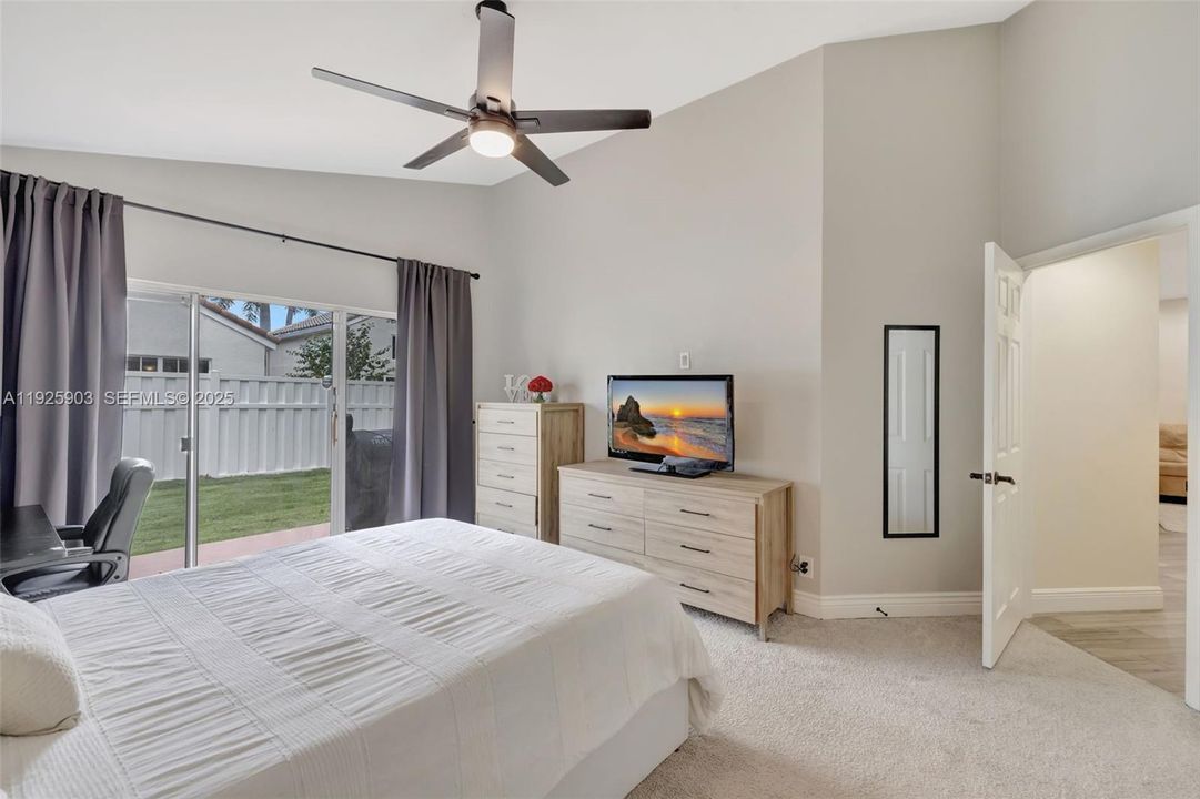 В аренду: $3,300 (2 спален, 2 ванн, 1225 Квадратных фут)