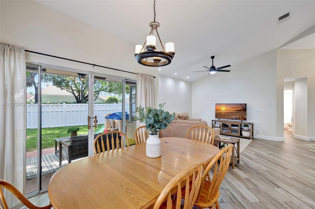 В аренду: $3,300 (2 спален, 2 ванн, 1225 Квадратных фут)