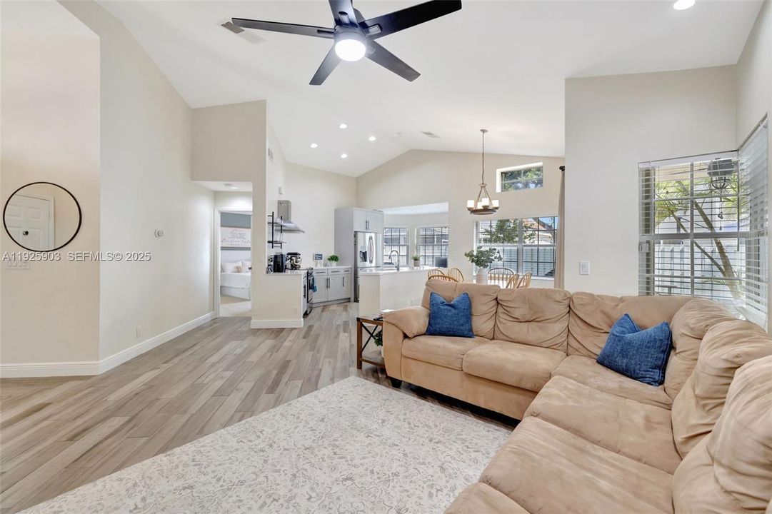 В аренду: $3,300 (2 спален, 2 ванн, 1225 Квадратных фут)