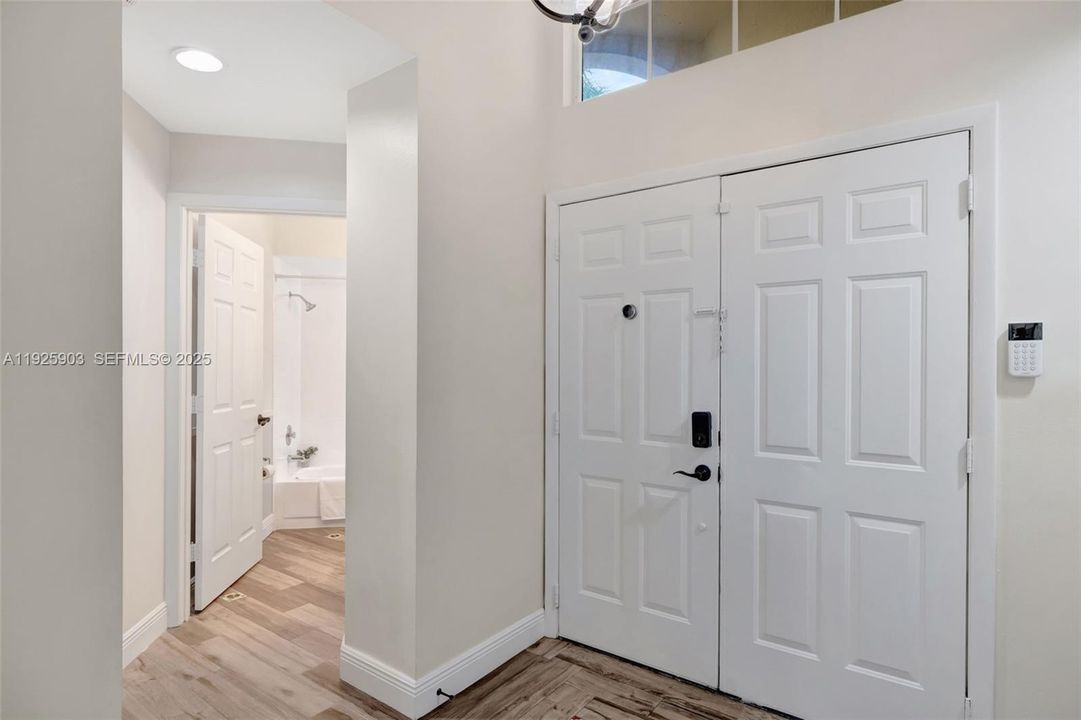 В аренду: $3,300 (2 спален, 2 ванн, 1225 Квадратных фут)