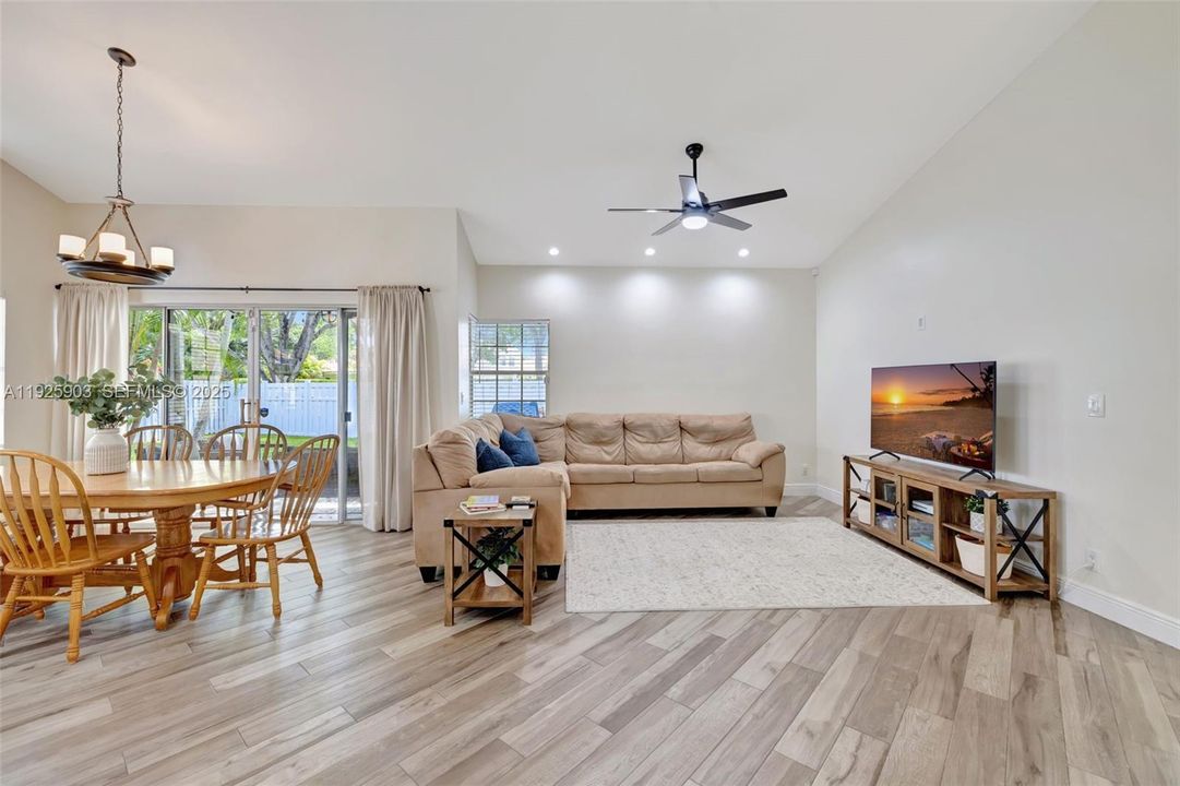 В аренду: $3,300 (2 спален, 2 ванн, 1225 Квадратных фут)