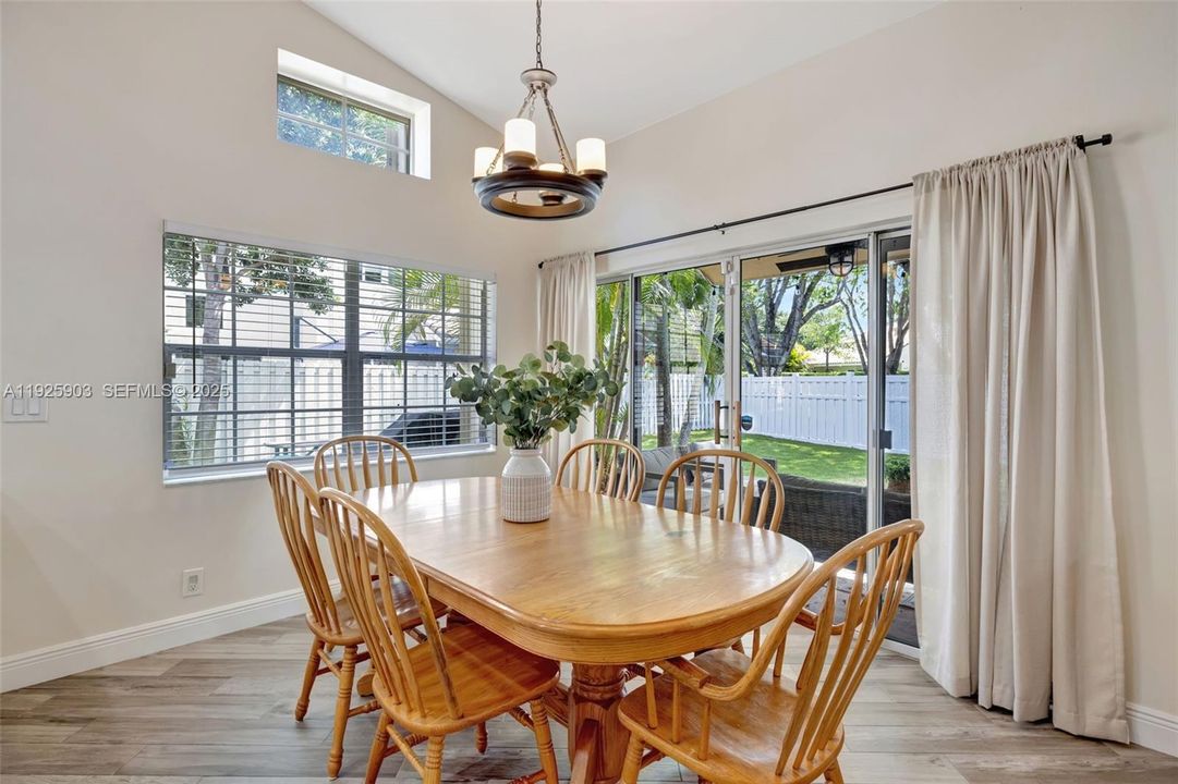 В аренду: $3,300 (2 спален, 2 ванн, 1225 Квадратных фут)