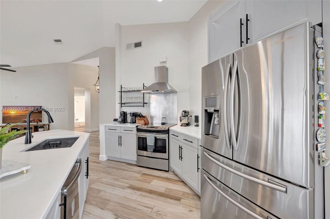 В аренду: $3,300 (2 спален, 2 ванн, 1225 Квадратных фут)