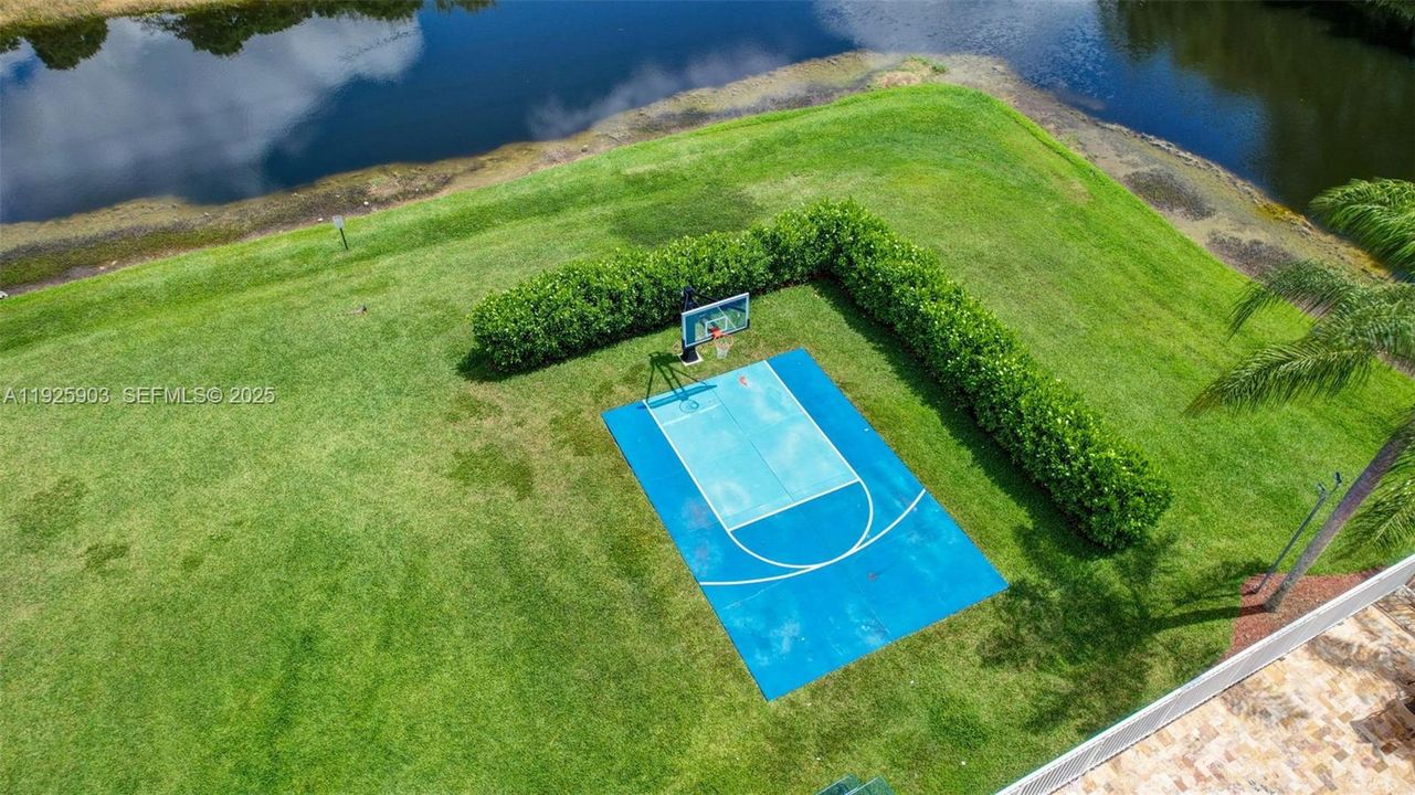 В аренду: $3,300 (2 спален, 2 ванн, 1225 Квадратных фут)