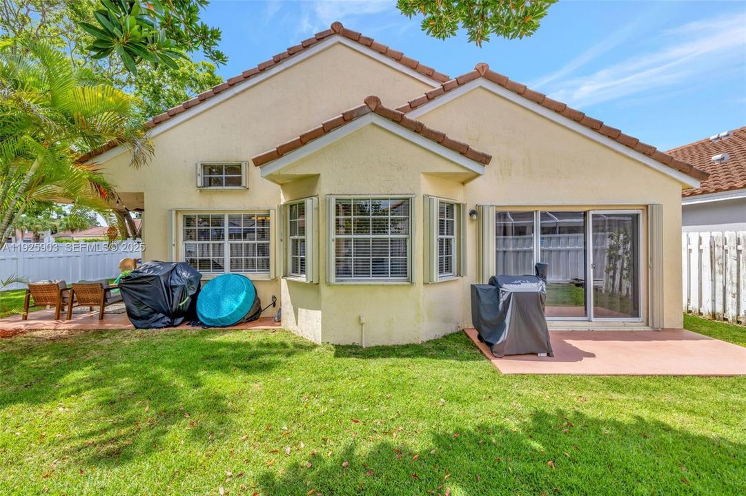 В аренду: $3,300 (2 спален, 2 ванн, 1225 Квадратных фут)