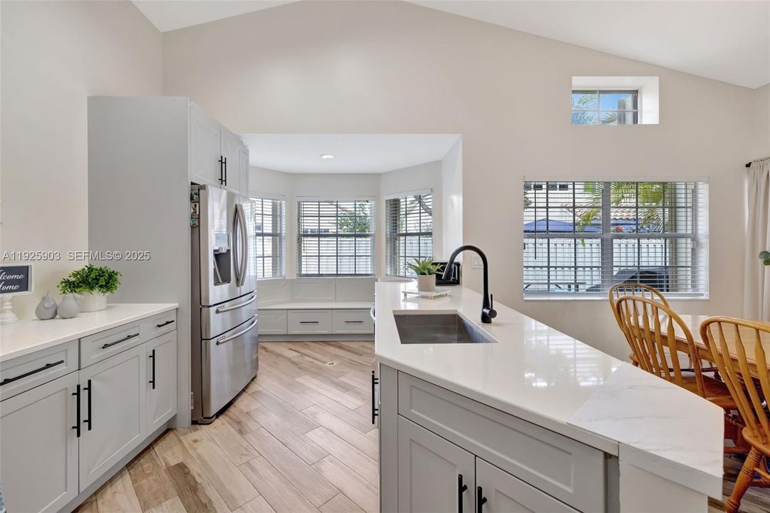 В аренду: $3,300 (2 спален, 2 ванн, 1225 Квадратных фут)