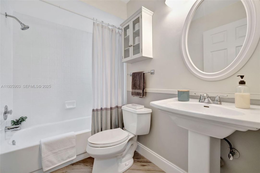 В аренду: $3,300 (2 спален, 2 ванн, 1225 Квадратных фут)