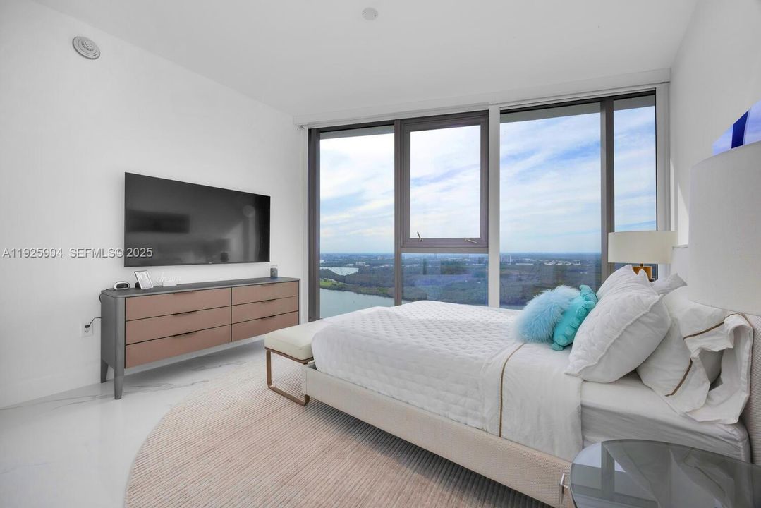 For Sale: $6,285,000 (4 beds, 4 baths, 3080 Square Feet)