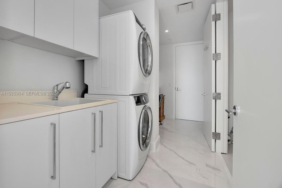 For Sale: $6,285,000 (4 beds, 4 baths, 3080 Square Feet)