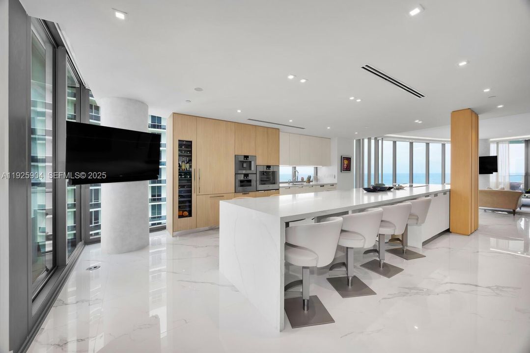 For Sale: $6,285,000 (4 beds, 4 baths, 3080 Square Feet)