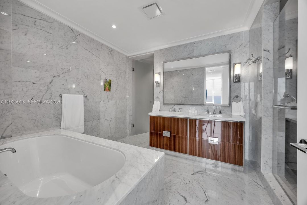 For Sale: $6,285,000 (4 beds, 4 baths, 3080 Square Feet)