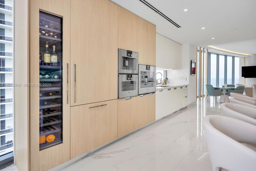 For Sale: $6,285,000 (4 beds, 4 baths, 3080 Square Feet)