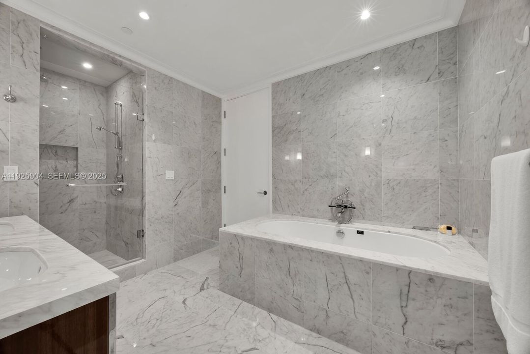 For Sale: $6,285,000 (4 beds, 4 baths, 3080 Square Feet)