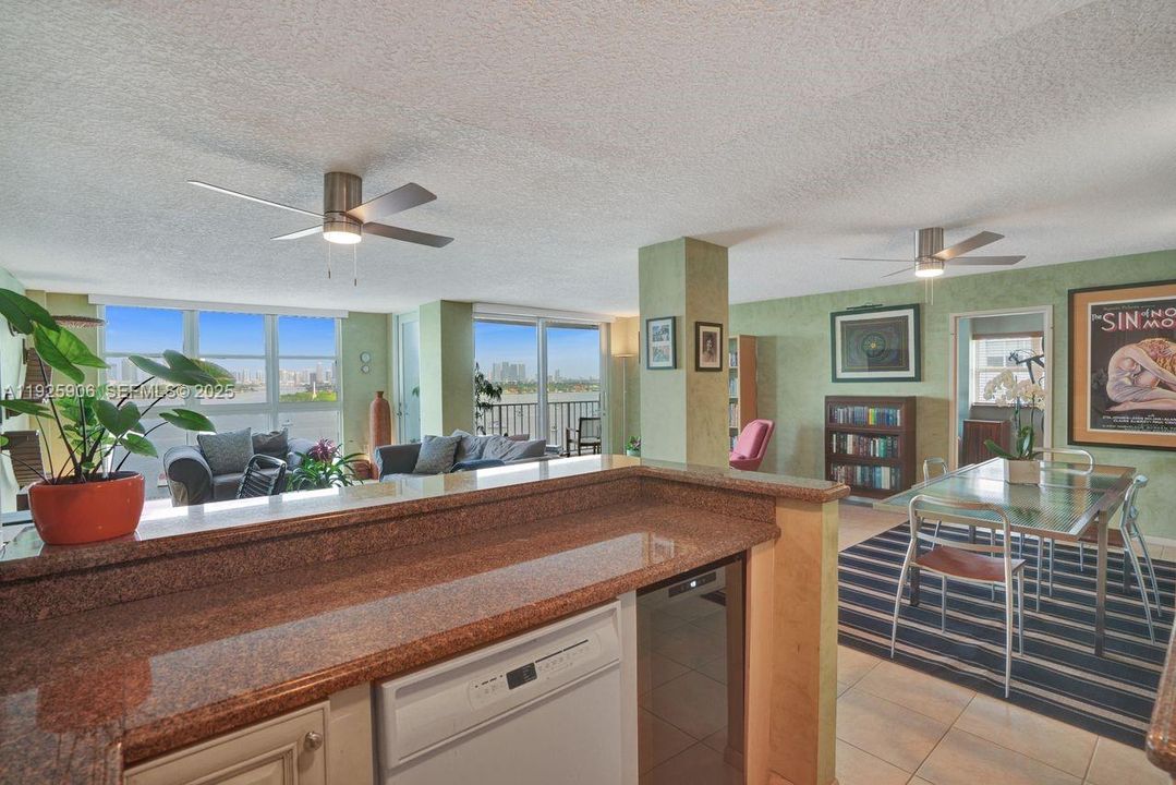 En Venta: $799,000 (2 camas, 2 baños, 1234 Pies cuadrados)