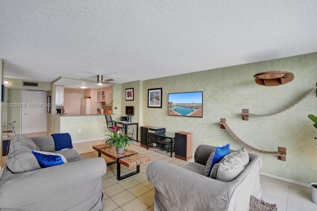 En Venta: $799,000 (2 camas, 2 baños, 1234 Pies cuadrados)