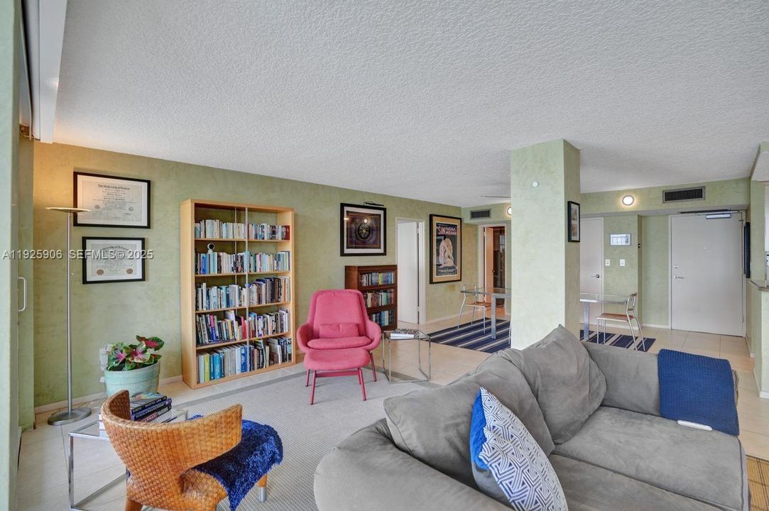 En Venta: $799,000 (2 camas, 2 baños, 1234 Pies cuadrados)