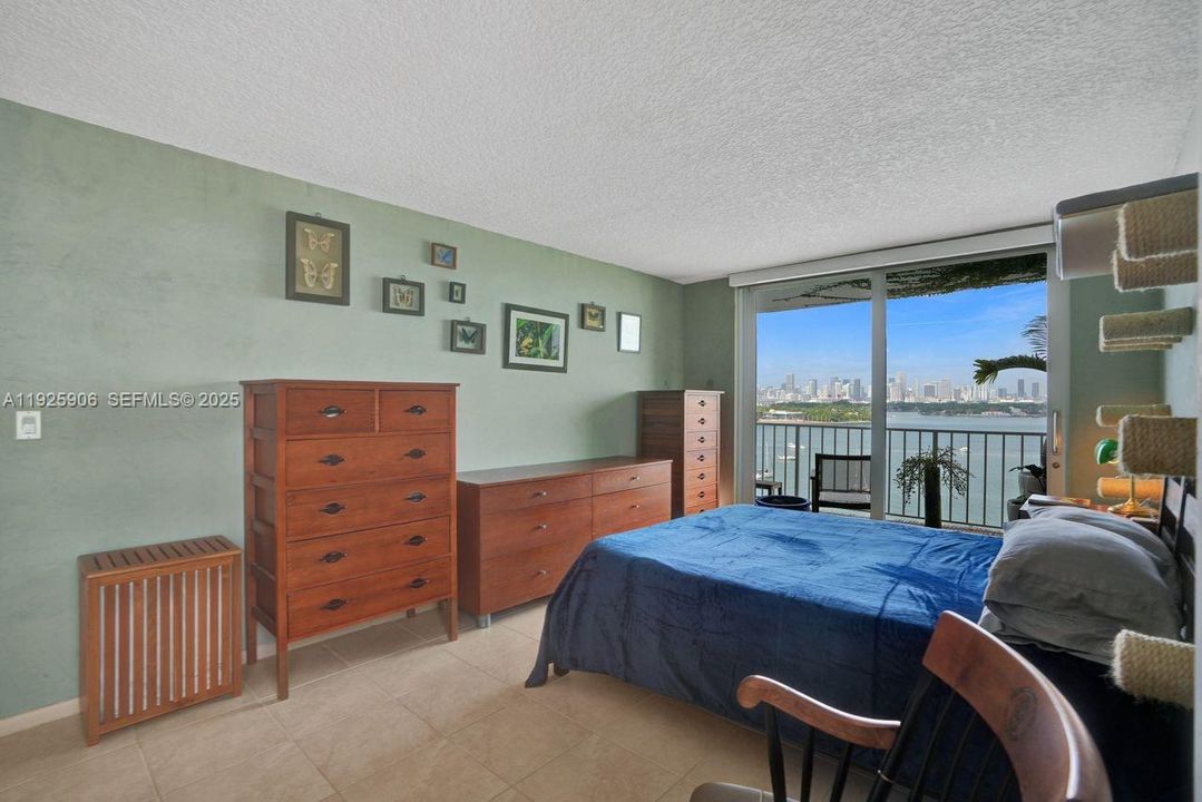 En Venta: $799,000 (2 camas, 2 baños, 1234 Pies cuadrados)