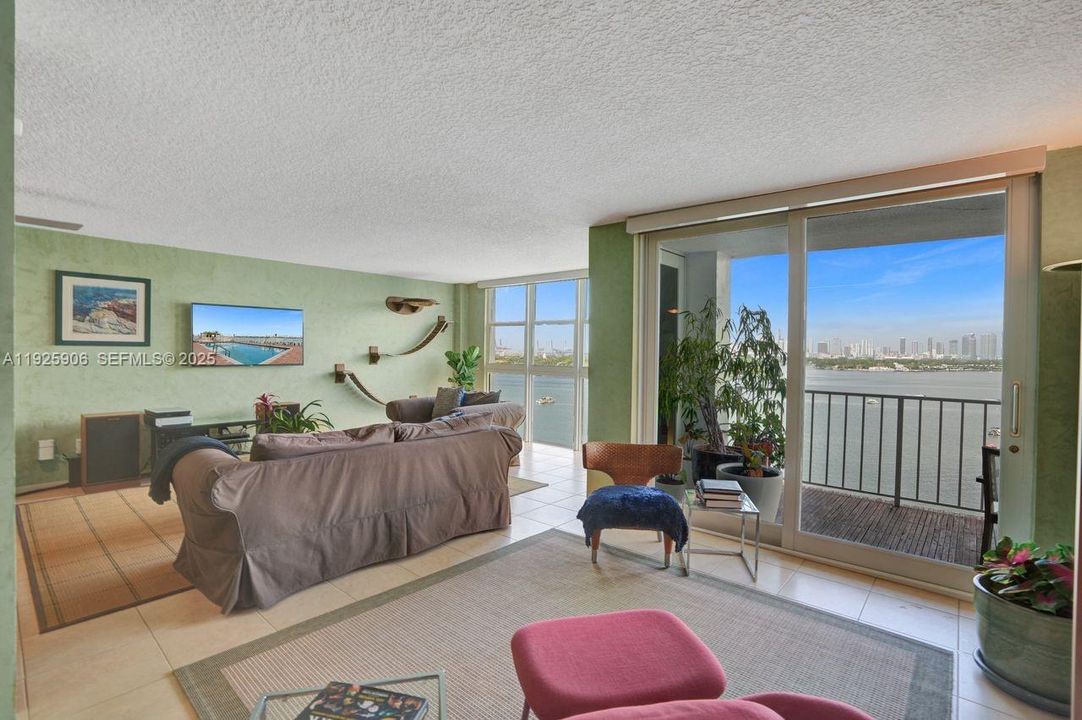 En Venta: $799,000 (2 camas, 2 baños, 1234 Pies cuadrados)