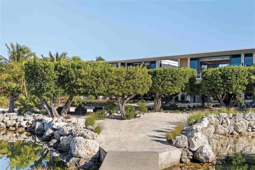 For Sale: $33,500,000 (10 beds, 10 baths, 7934 Square Feet)