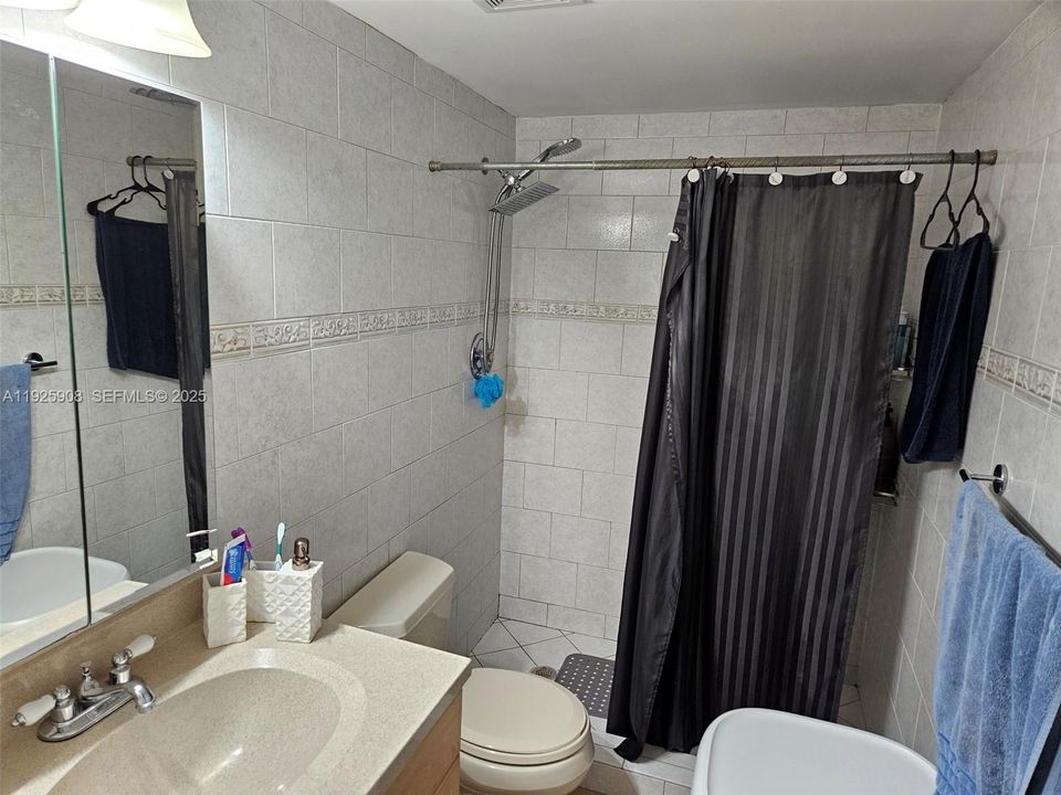 For Rent: $2,250 (2 beds, 2 baths, 983 Square Feet)