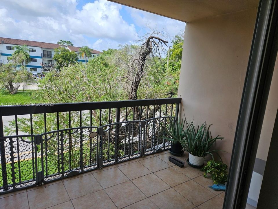 For Rent: $2,250 (2 beds, 2 baths, 983 Square Feet)