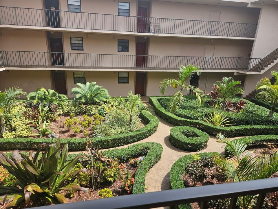 For Rent: $2,250 (2 beds, 2 baths, 983 Square Feet)