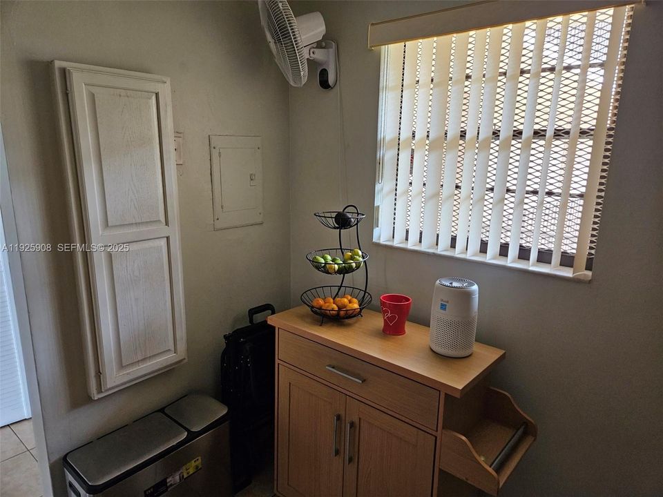 For Rent: $2,250 (2 beds, 2 baths, 983 Square Feet)