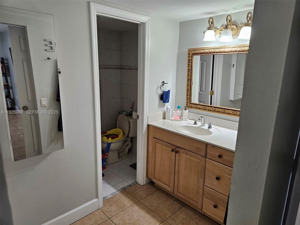For Rent: $2,250 (2 beds, 2 baths, 983 Square Feet)