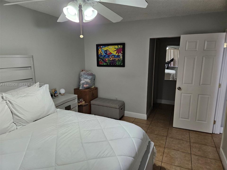 For Rent: $2,250 (2 beds, 2 baths, 983 Square Feet)