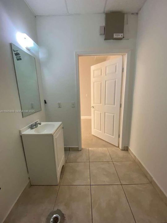 出租: $3,000 (0 贝兹, 0 浴室, 0 平方英尺)