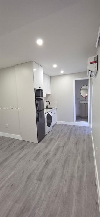 For Rent: $1,550 (1 beds, 1 baths, 250 Square Feet)