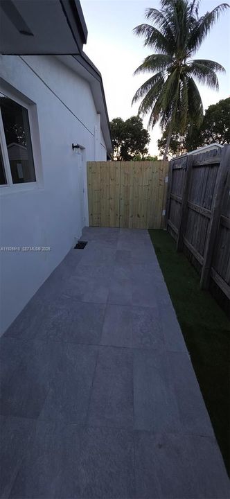 For Rent: $1,550 (1 beds, 1 baths, 250 Square Feet)