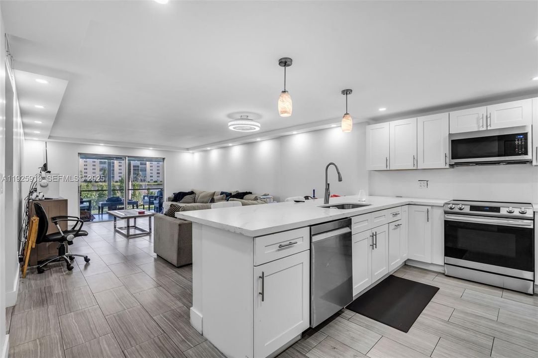 For Sale: $240,000 (2 beds, 2 baths, 1190 Square Feet)