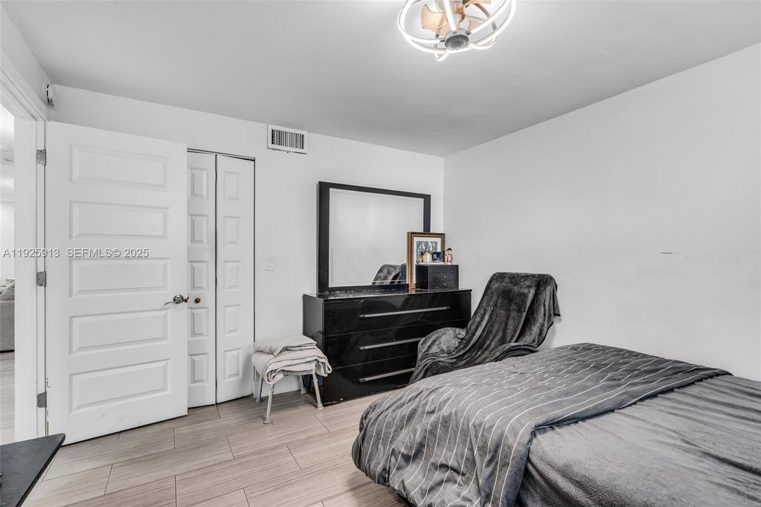 For Sale: $240,000 (2 beds, 2 baths, 1190 Square Feet)