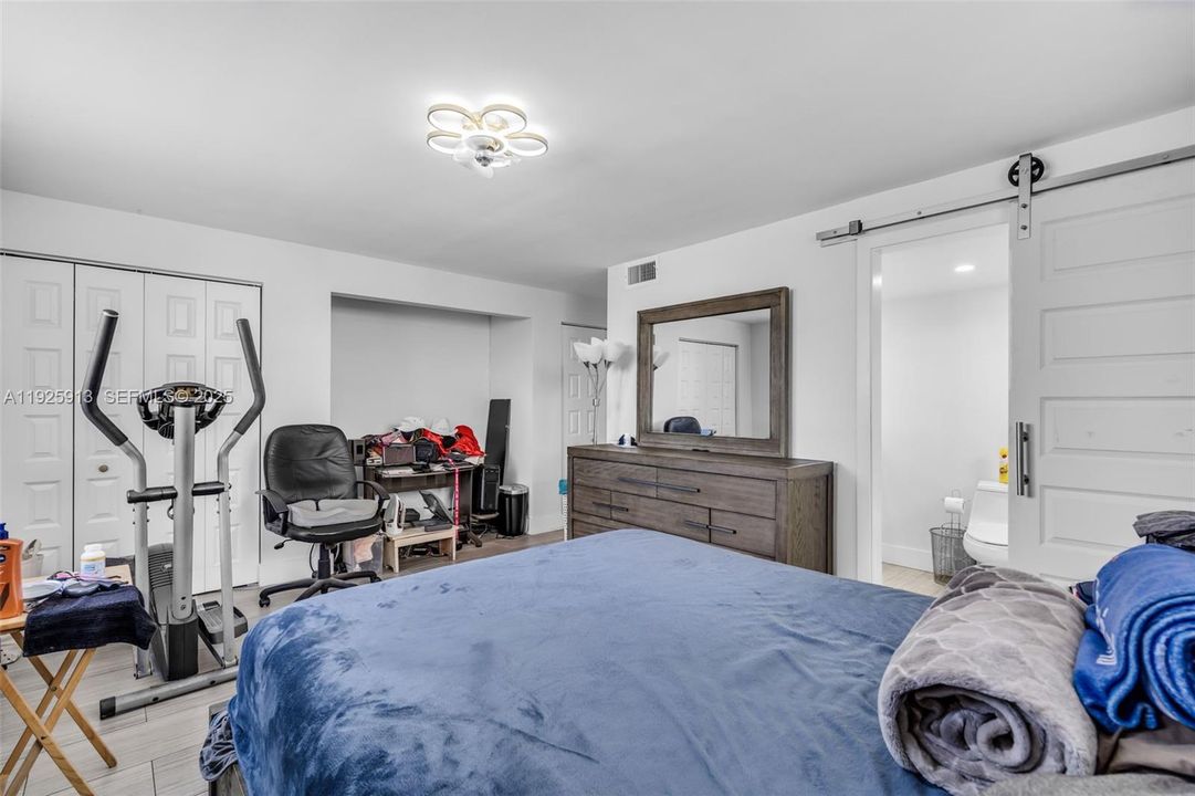 For Sale: $240,000 (2 beds, 2 baths, 1190 Square Feet)