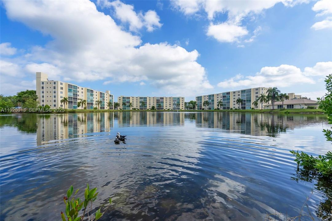 For Sale: $240,000 (2 beds, 2 baths, 1190 Square Feet)