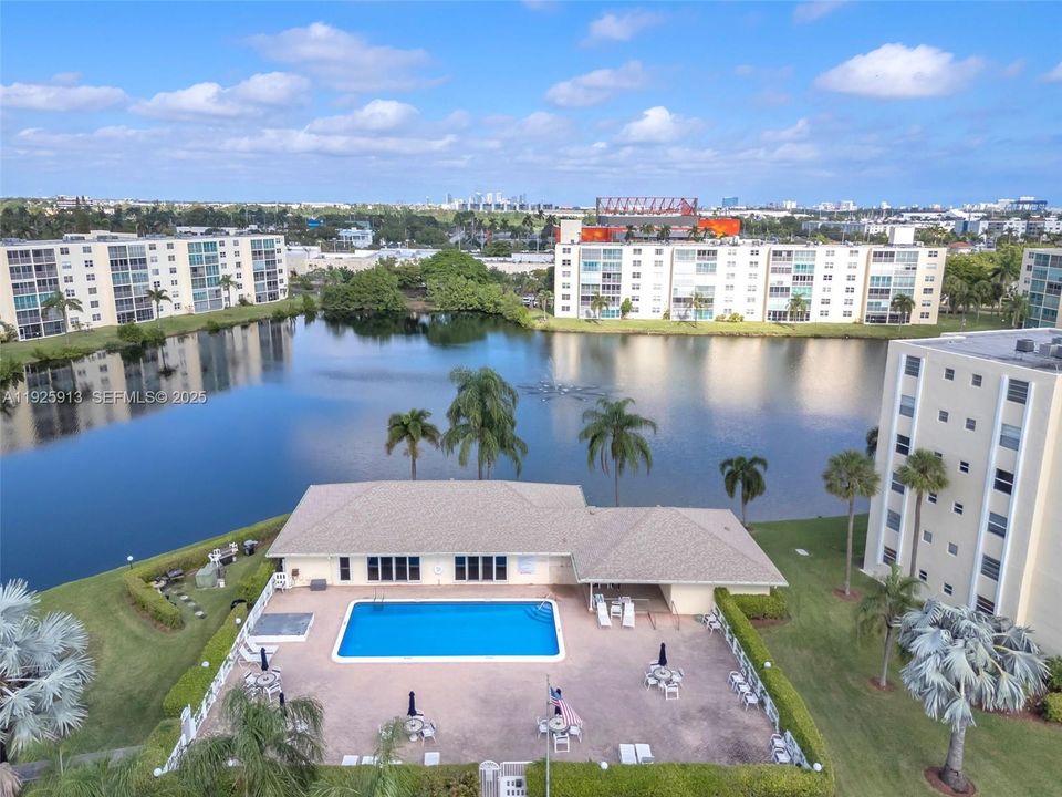 For Sale: $240,000 (2 beds, 2 baths, 1190 Square Feet)